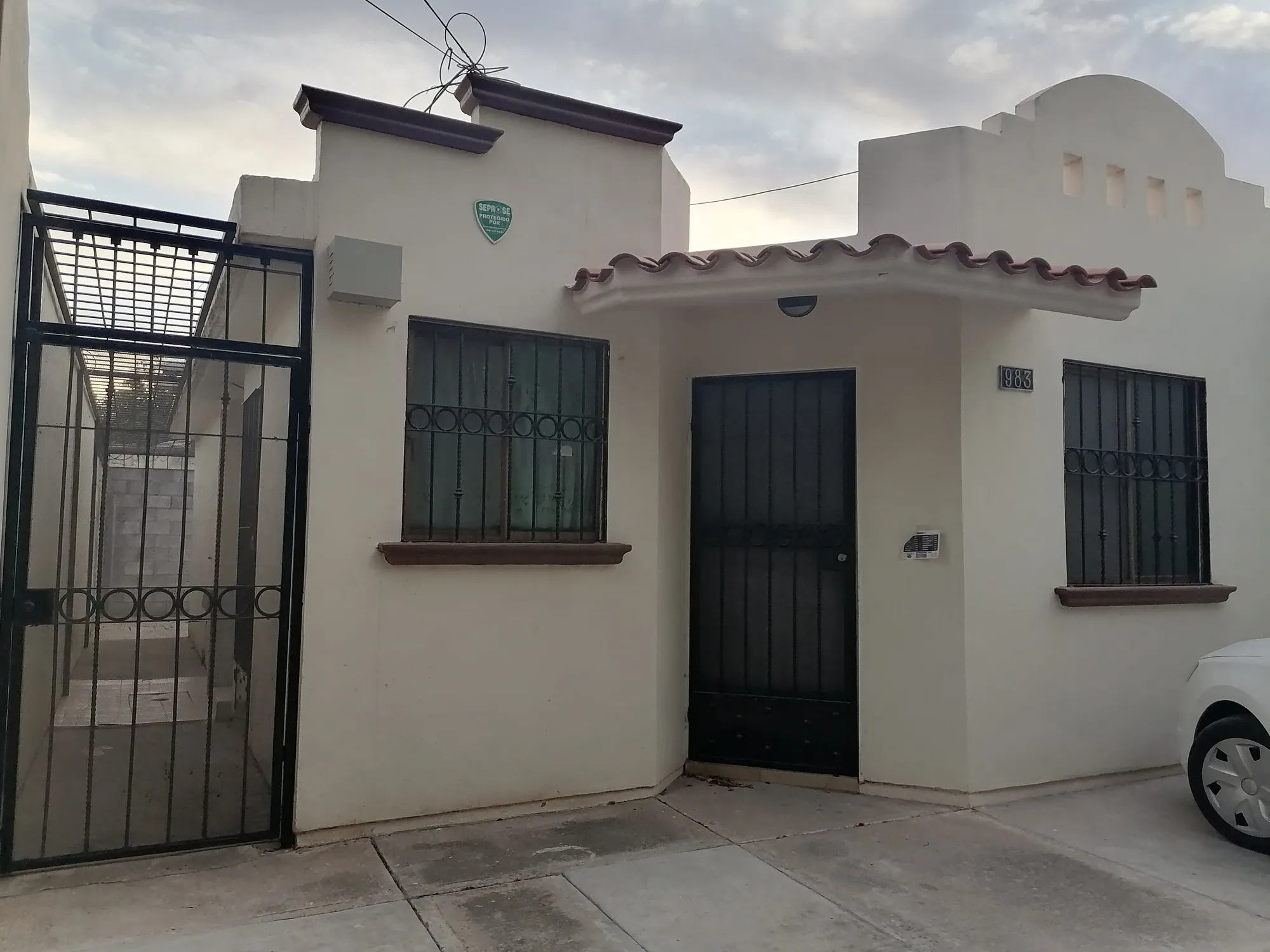 CASA CON PROTECCIONES 2 RECAMARAS | INVERSIONES Bienes Raíces